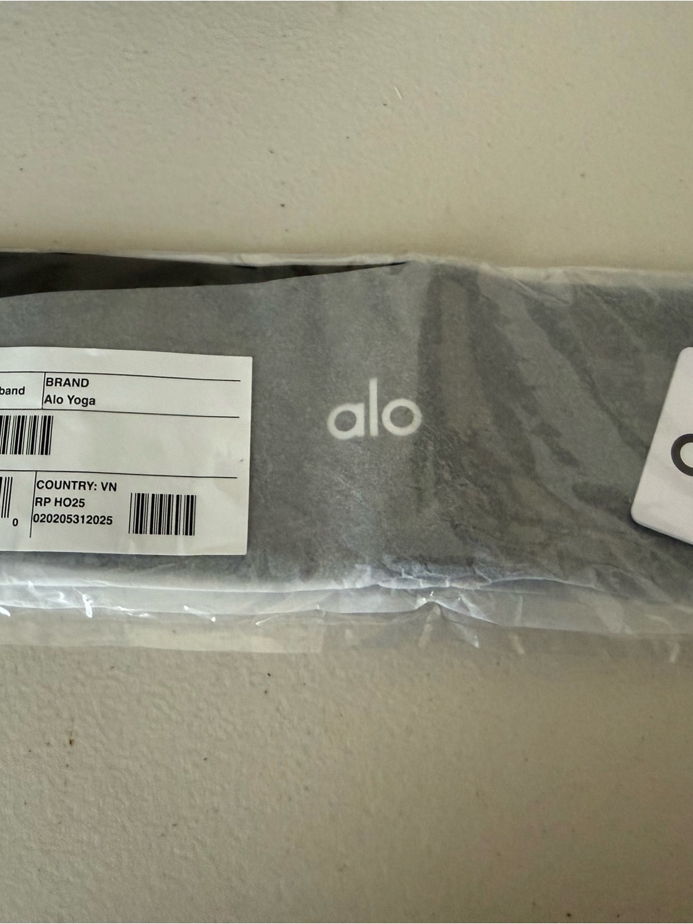 Alo Performance Conquer Headband - Picture 3 of 4